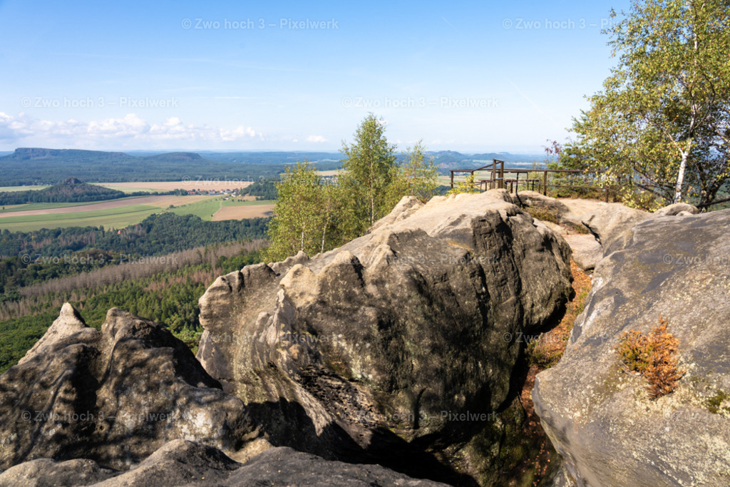Winterbergstrasse_Kipphornaussicht_Zschirnsteine_Felsplateau | 2022-08-30_Waldbrandgebiete_1 - Realisiert mit Pictrs.com