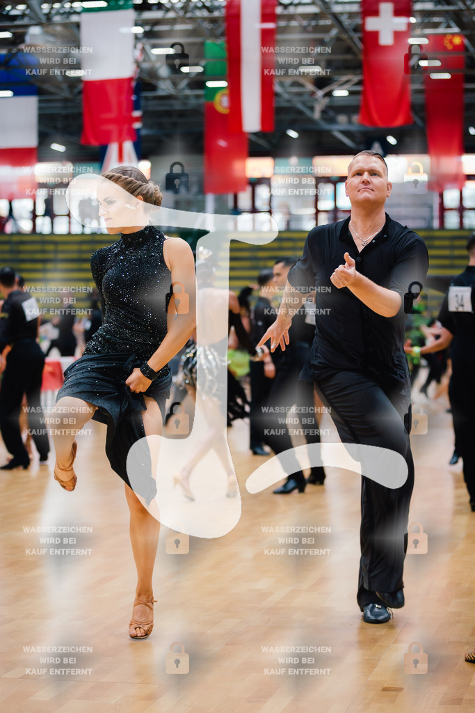 Hessen Tanzt WDSF International Open Latin 67th (16) Denis Bachmann _ Saskia Schmerer (1. TC Ludwigsburg)-2025-05-18-3209 | Webshop for digital downloads and prints of dance sport, event & show photographer Julian Link - Realisiert mit Pictrs.com
