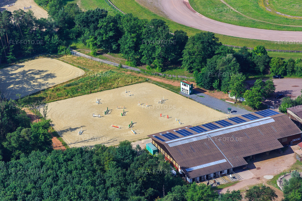 Luftbild: Renn- und Reitverein Herxheim e.V. in Herxheim bei Landau im Bundesland Rheinland-Pfalz in Deutschland. Foto: IMG_081009.jpg vom 14.06.2015 durch Werner Riehm/FLY-FOTO.deRRV Herxheim e.V