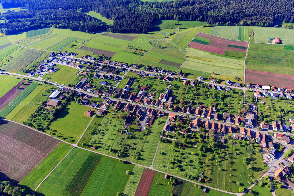 Luftbild: Ortsansicht aus Norden im Ortsteil Herzogsweiler in Pfalzgrafenweiler im Bundesland Baden-Württemberg in Deutschland. Foto: IMG_114366.jpg vom 30.05.2019 durch Werner Riehm/FLY-FOTO.de