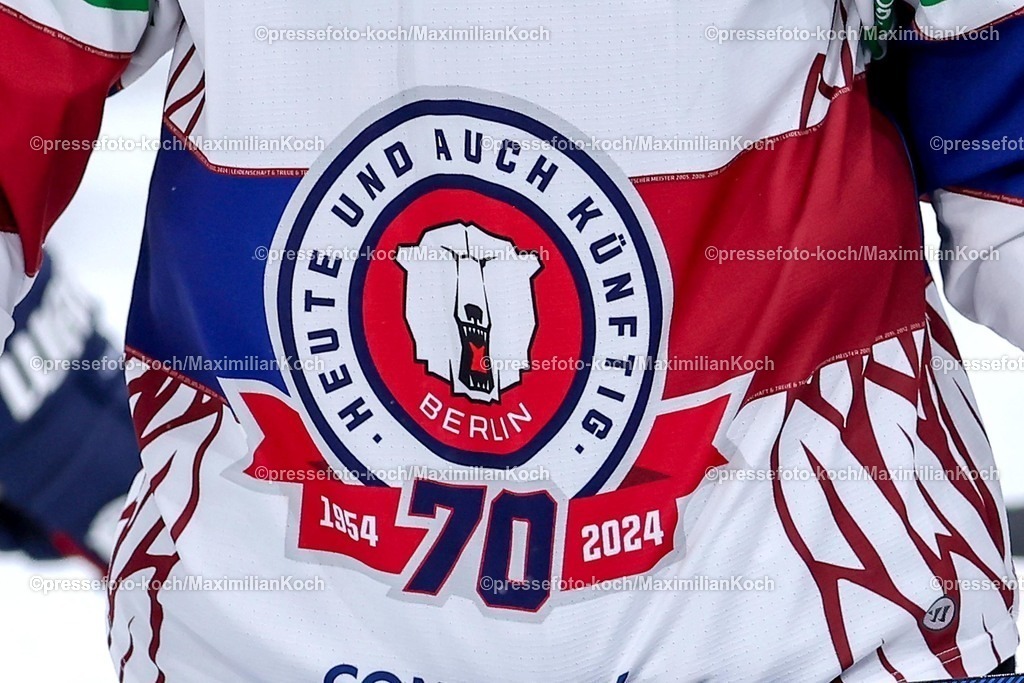 DEG12012501038 | 12.01.2025, Eishockey, Penny DEL, Düsseldorfer EG - Eisbären Berlin, PSD-BANK Dome: Feature Symbolbild Symbol Symbolfoto Emblem Logo Nahaufnahme Detail Detailbild 70 Jahre Jubiläum Trickot