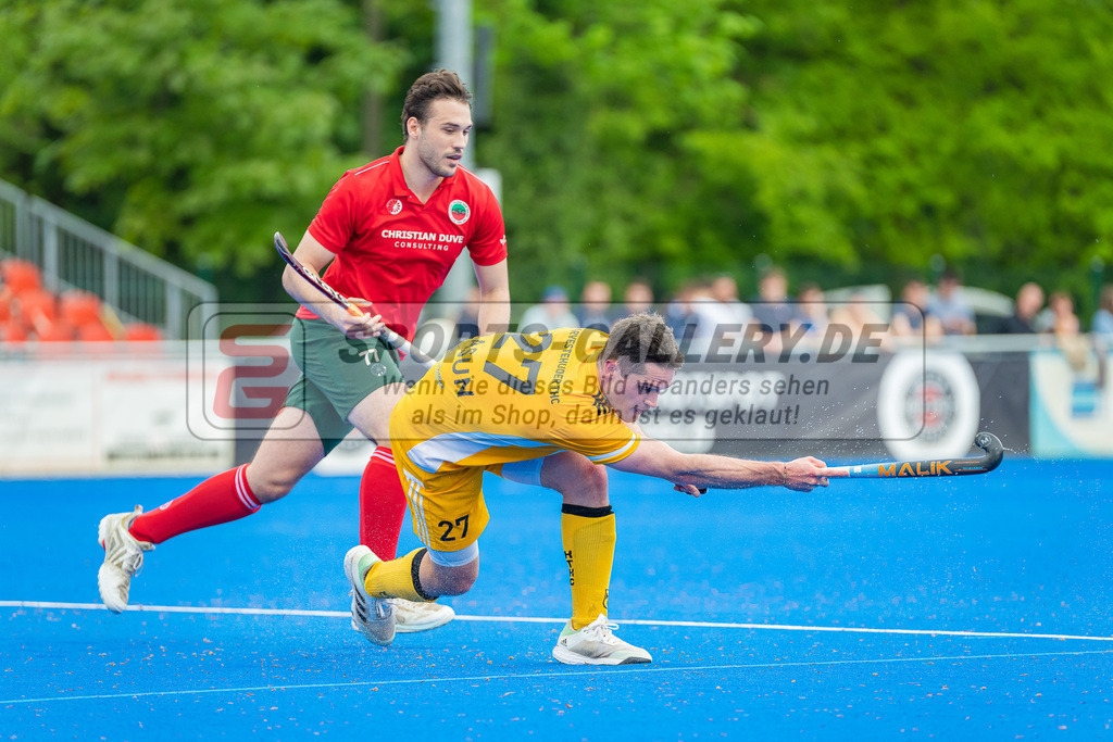 HK_20230507_107962 | 1. Bundesliaga Herren Creefelder HTC - Harvestehuder THC  am 7.5.2023 Crefelder HTC ( CHTC ), Krefeld  , Masi Pfandt ( Crefelder HTC #77 ) , Hasun Xaver ( Harvestehuder THC #27 )
