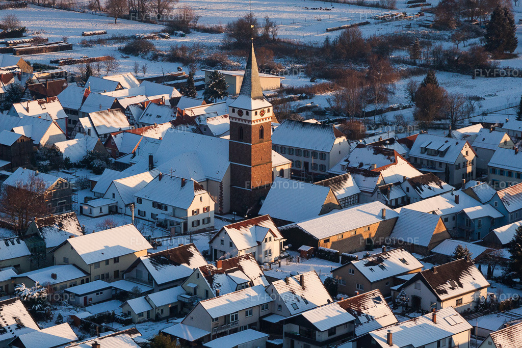 Luftbild: Winterlich schneebedeckte Kirchengebäude am Rhein im Ortsteil Schaidt in Wörth im Bundesland Rheinland-Pfalz in Deutschland. Foto: IMG_54754.jpg vom 08.12.2012 durch Werner Riehm/FLY-FOTO.de