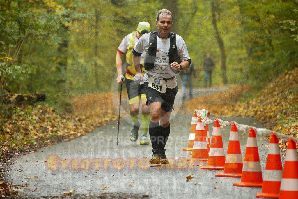 241027_1024_EX1_3785 | Sportfotografie im Rhein-Sieg Kreis, Köln, Bonn, NRW, Rheinland Pfalz, Hessen, etc. Unser Tätigkeitsfeld umfasst den Laufsport vom Volkslauf über den Marathon, Duathlon, Triathon bis zum Ultralauf wie Kölnpfad Ultra oder Schindertrail.