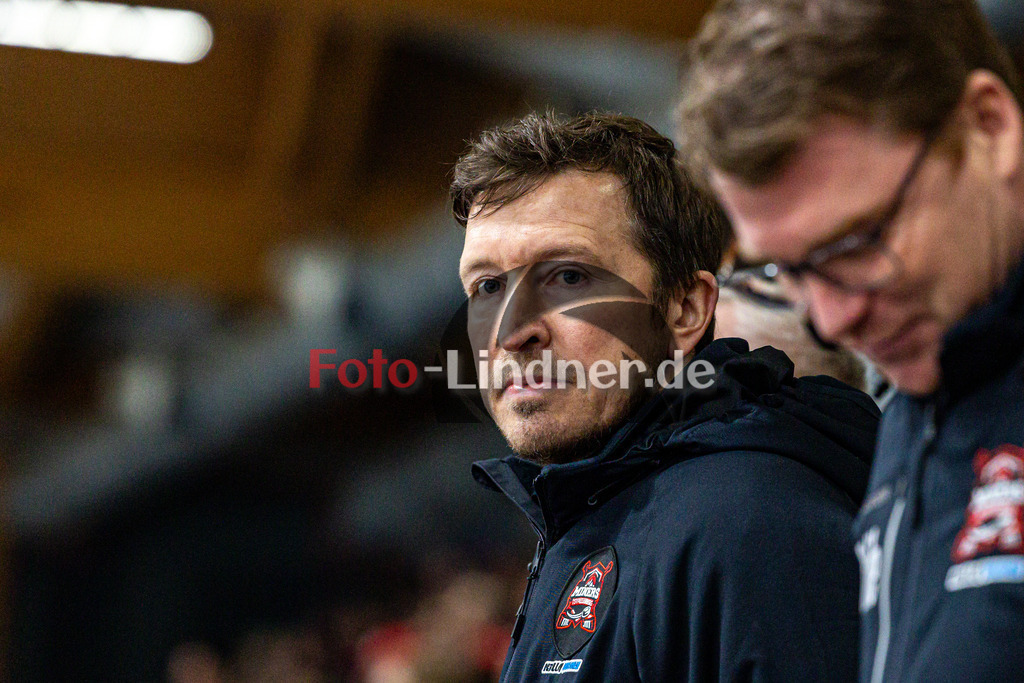 Halbfinale Spiel 3 TSV Peißenberg Miners vs TEV Miesbach | Eishockey Bayernliga Playoffs 2023/2024, Halbfinale Spiel Josef Staltmayr (Miners Co-Trainer), 20240315,
2024-03-15 in Peißenberg (Eisstadion)
Josef Staltmayr (Miners Co-Trainer)
Copyright: WolfgangxLindner foto-lindner.de