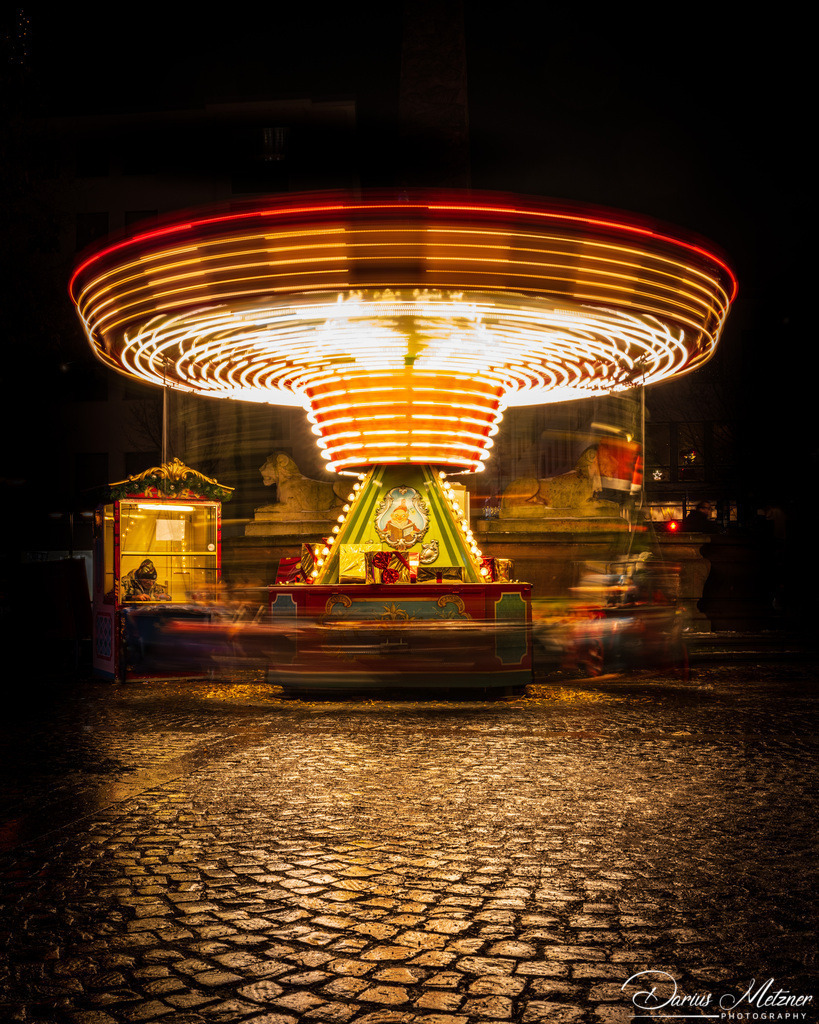 Ein Karussell am Neubrunnenplatz in Mainz | Ein Karussell am Neubrunnenplatz in Mainz