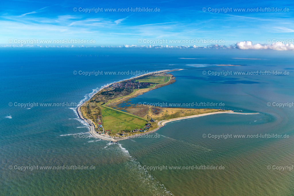 Wangerooge_ELS_6861091022 | WANGEROOGE 09.10.2022 Sandstrand- Landschaft an der Nordsee- Küste in Wangerooge im Bundesland Niedersachsen. Weiterführende Informationen bei: Kurverwaltung Nordseeheilbad Wangerooge. // Beach landscape on the North Sea coast in Wangerooge in the state Lower Saxony. Further information at: Kurverwaltung Nordseeheilbad Wangerooge. Foto: Martin Elsen