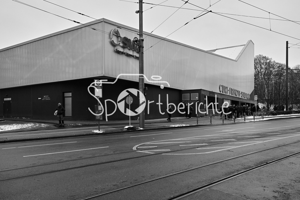 Augsburger Panther - Kölner Haie | AUGSBURG, GERMANY - 11. JANUARY: im Bild das schöne CFS im Schnee vor dem Match zwischen den Augsburger Panthern und den Kölner Haien am 39. Spieltag der penny DEL im Curt Frenzel Stadion