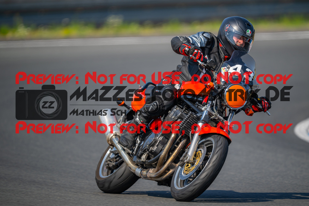 MaZZes-Fotomatrix-20260805-525375 | OPEN