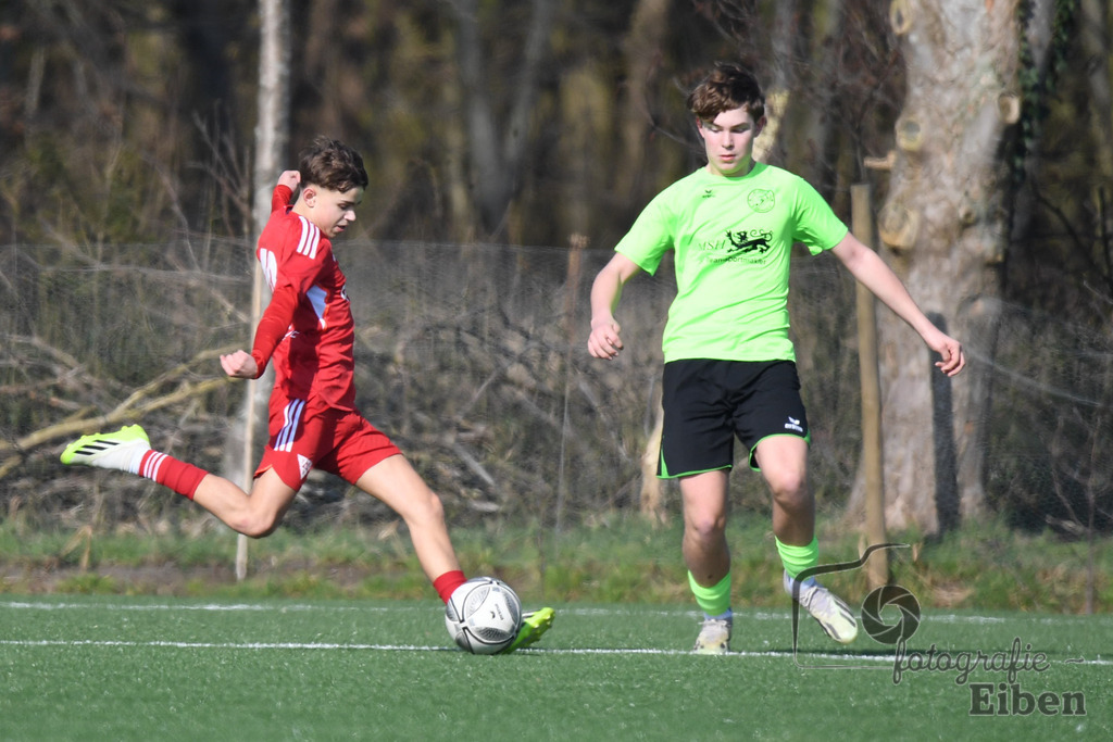 JFV Edewecht-TSV Bemerode U15 | C-Jugend Niedersachsenliga; JFV Edewecht (grün)-TSV Bemerode U15 (rot) am 09.03.2024; in Edewecht (Sportpark Göhlenweg), Photo: Philip Eiben 2024 - Realisiert mit Pictrs.com