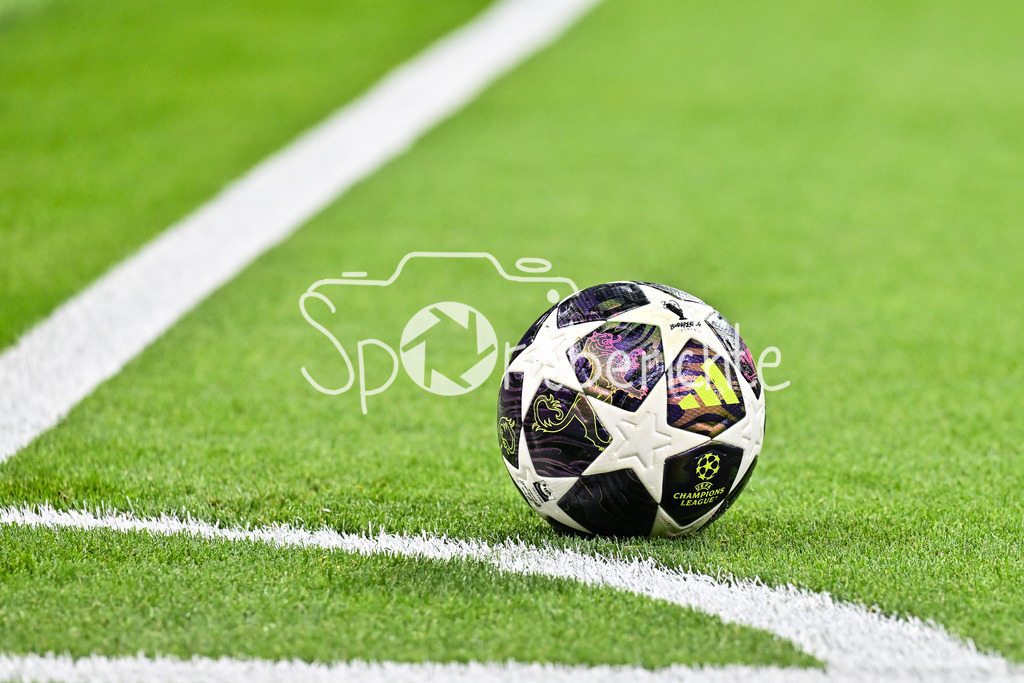 Real Madrid - FC Bayern München | MADRID, SPAIN - 07. APRIL: picture of ADIDAS Champions League Ball during the UEFA Champions League match between Real Madrid vs. FC Bayern Munich on Quarterfinal first leg at Estadio Santiago Bernabeu