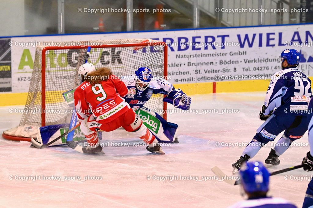 ESC Steindorf vs. ESV Ferlach | #72 Moser Lukas ESC Steindorf, #9 Steiner Markus ESV Ferlach, #92 Ratz Patrick ESC Steindorf, ESC Steindorf vs. ESV Ferlach, ESC Steindorf vs. ESV Ferlach am 19.10.2024 in Steindorf (Ossiachersee Halle), Austria, (Photo by Bernd Stefan)