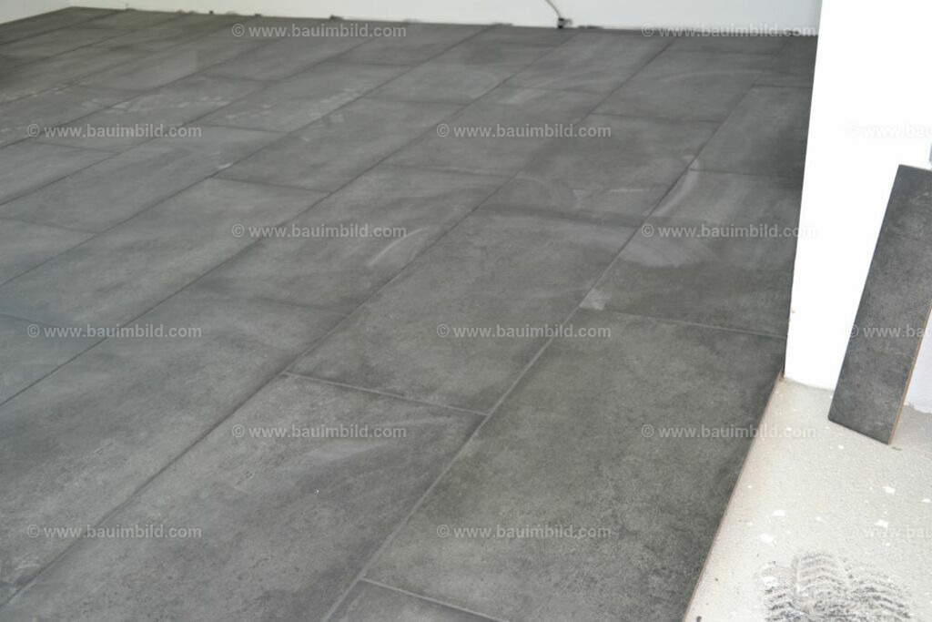 bib-lg21-fliesenlegerarbeiten-0101 | Nach LV-Leistungsgruppen sortierte Detailfotos über den Bau eines Hauses. Alle Hausbau-Bilder direkt vom Urheber und Autor der Website Haus-Selber-Bauen.com