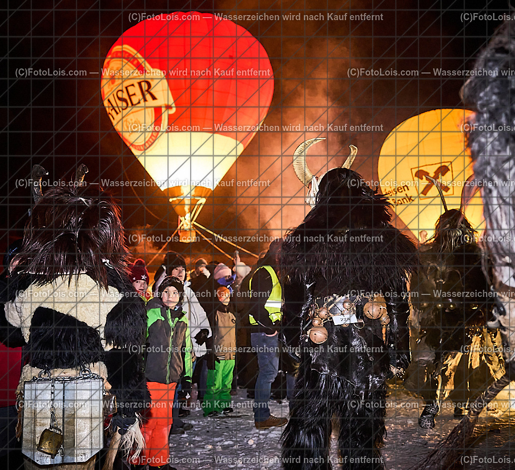 _ALP8345_NACHTderBALLONE_Lackenhof_Gaminger Oetscherteufel | ... mit dem Ballonsportclub Ötscherland aus Wieselburg, der Bergrettung Lackenhof mit einer Schauübung, der Perchtengruppe 'Gaminger Ötscherteufeln' und dem Musikverein Lackenhof, die Ballonfahrer spendeten ihre Gage in diesem Jahr dem schwer verunglückten Gerald Bernreiter alias 'KLEX' der erst nach der ReHa und einem Umbau seines Hauses in Lackenhof frühestens im Mai 2026 wieder nach Hause kommen kann, So 28. Dezember 2025.