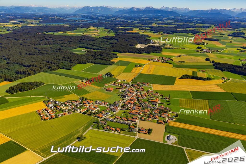 Aktuelles Luftbild von Freutsmoos Palling - Die Luftaufnahme wurde 2022 mittels UL-Flugzeug erstellt ( keine Drohne ) - hochauflösende Kamera-Systeme von  Canon -Beste Qualität - Für grossformatige Ausdrucke geeignet. Die Geschenkidee !