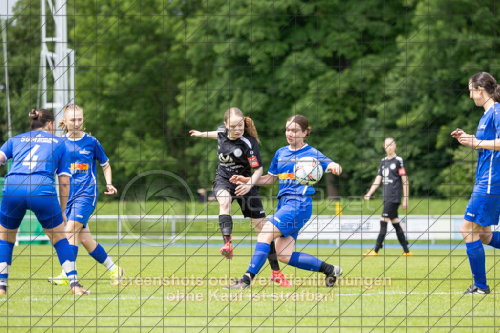 20250529_130653_0484 | #,  SGM Wendlingen-Ötlingen II (blau) vs. 1.FC Donzdorf II (schwarz), Fussball, Frauen-Bezirkspokal Finale Saison 2024/2025, Rasenplatz VfL Stadion Kirchheim, Jesinger Straße 105, 73230 Kirchheim, 29.05.2025 - 13:00 Uhr,Foto: PhotoPeet-Sportfotografie/Peter Harich