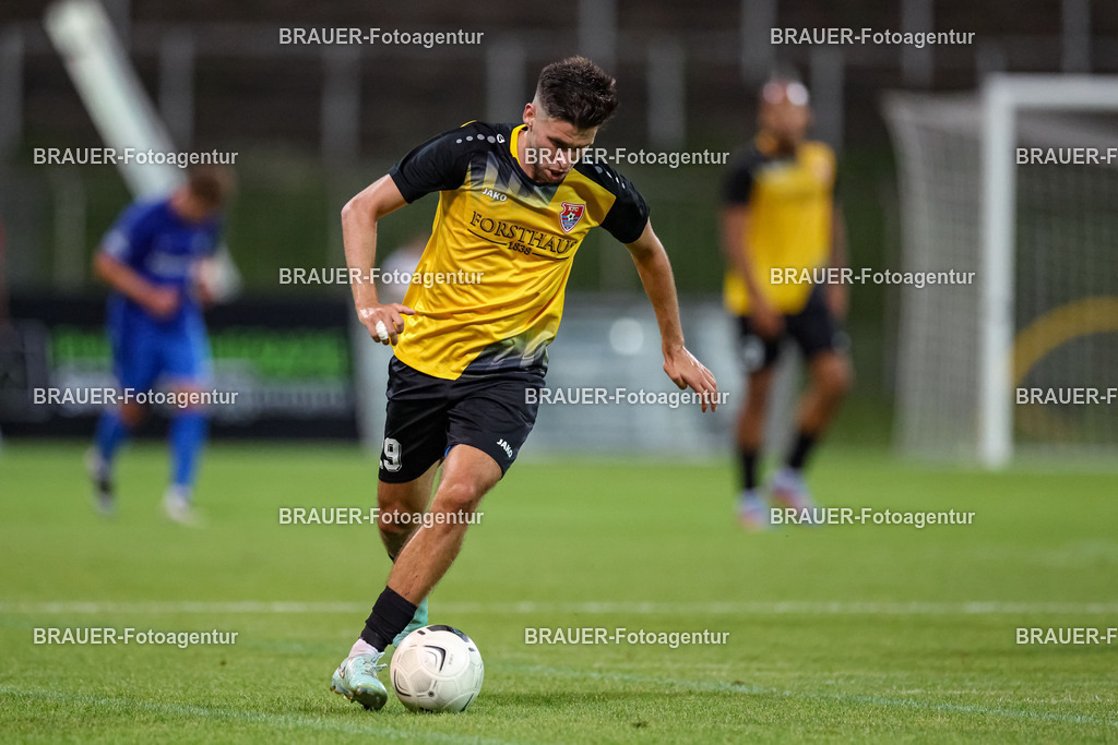 SB_KFCBAU_20250815_5324.JPG -  - KFC Uerdingen - SF Baumberg - Oberliga Niederrhein | Krefeld, Deutschland, 15.08.25: Mohammed Yasin Benslaiman Benktib (KFC Uerdingen) in Aktion, am Ball, Einzelaktion während des Oberliga Niederrhein Spiels zwischen KFC Uerdingen - SF Baumberg in der Grotenburg Stadion am 15. August 2025 in Krefeld, Deutschland. (Foto von Stefan Brauer/Brauer-Fotoagentur)