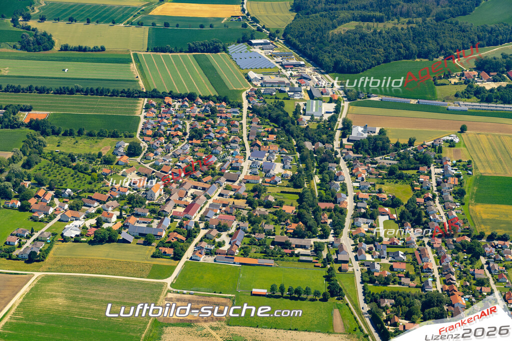 Aktuelles Luftbild von Aufhausen Eichendorf - Die Luftaufnahme wurde 2022 mittels UL-Flugzeug erstellt ( keine Drohne ) - hochauflösende Kamera-Systeme von  Canon -Beste Qualität - Für grossformatige Ausdrucke geeignet. Die Geschenkidee !