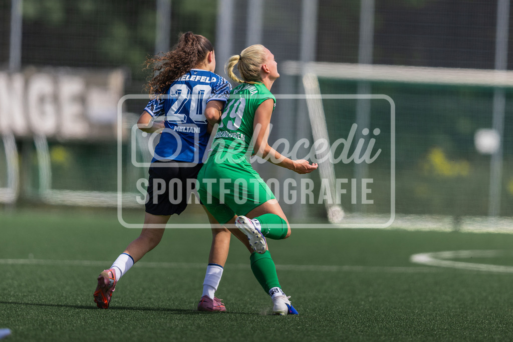 Fußball I Frauen I Freundschaftsspiel I DJK Arminia Ibbenbüren - DSC Arminia Bielefeld I 14905 | Rim Meliani (20, DSC Arminia Bielefeld) Sophia Steinemann (19, DJK Arminia Ibbenbüren) - Realisiert mit Pictrs.com