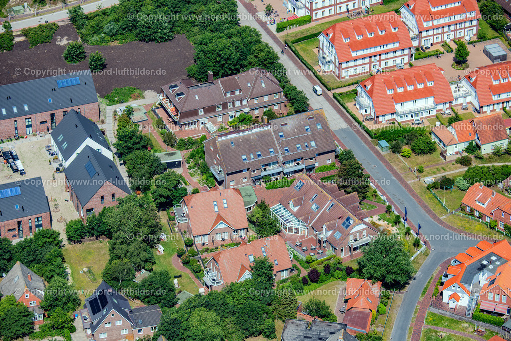 Langeoog_ELS_1388250622 | LANGEOOG 25.06.2022 Gebäudekomplex der Hotelanlage " Hotel Upstalsboom Langeoog " in Langeoog auf der Insel Langeoog im Bundesland Niedersachsen, Deutschland. // Complex of the hotel building " Hotel Upstalsboom Langeoog " in Langeoog on island Langeoog in the state Lower Saxony, Germany. Foto: Martin Elsen