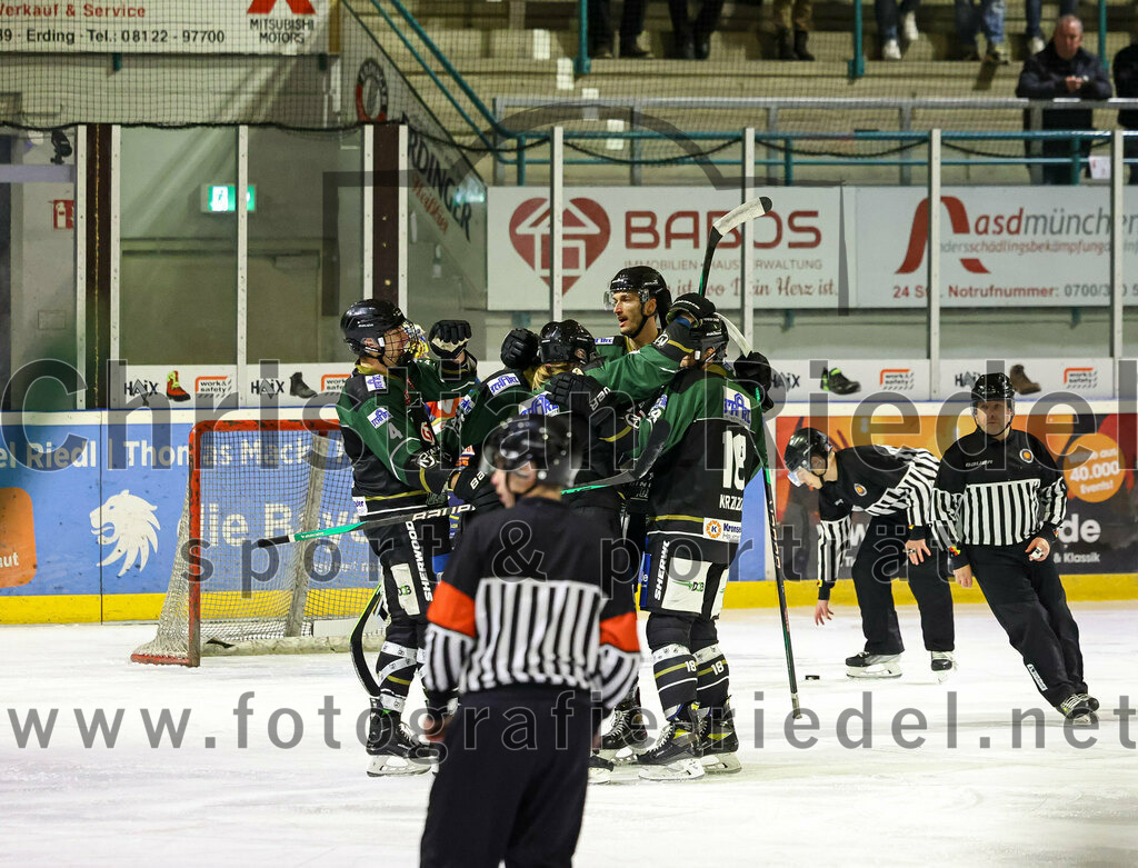 2022-12-09_036_TSV_Erding_gegen_EHC_Waldkraiburg | Erding, Deutschland, 09.12.2022:
Eishockey, Bayernliga 2022 / 2023, 19. Spieltag, TSV Erding gegen EHC Waldkraiburg, Endergebnis: 9:2

Foto: Christian Riedel / fotografie-riedel.net