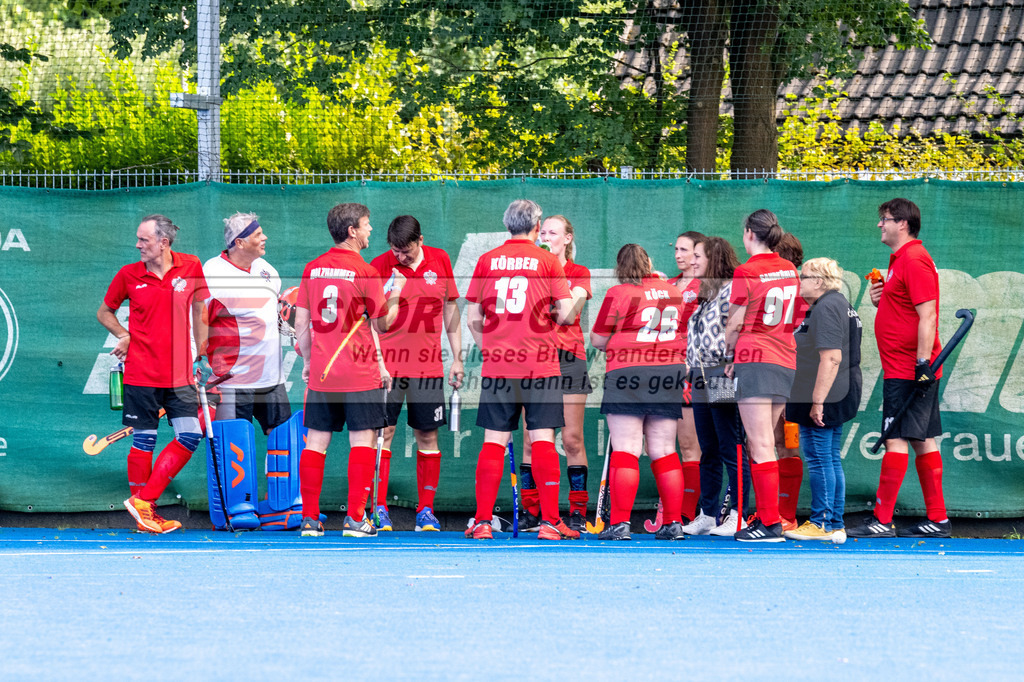 SFE_20240817_0112 | Krefeld, Deutschland, 17.08.2024:  European Cup for Recreational Hockey Players im KTHC Stadion Rot-Weiss Köln Tennis and Hockey Club am 17.08.2024 in Krefeld, Deutschland. (Foto von Stephan Fehrmann)Krefeld, Germany, 17.08.2024: European Cup for Recreational Hockey Players in KTHC Stadion Rot-Weiss Köln Tennis and Hockey Club at 17.08.2024 in Krefeld, Deutschland. (Foto from Stephan Fehrmann)