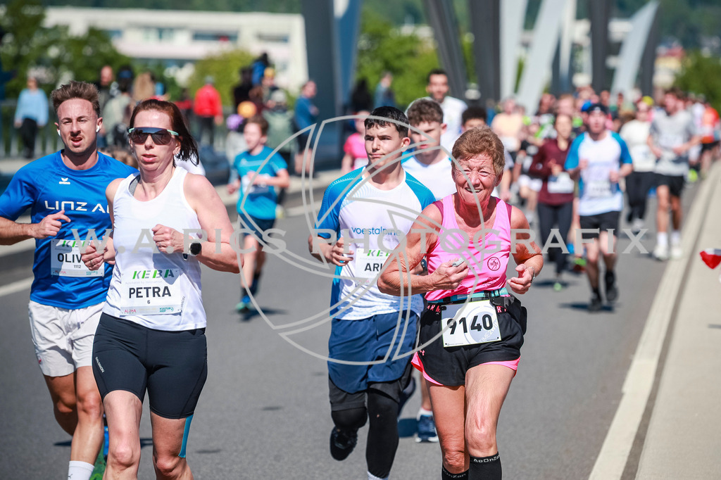 ..... | LINZ,AUSTRIA,27.April 25, Int. 3 Brückenlauf Linz  , Image shows: Photo: WAPICS / Manuel Binder