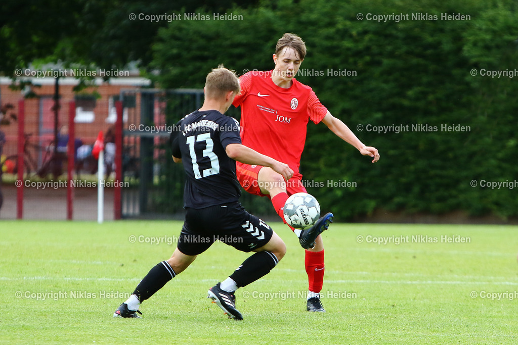 NH_EimsbüttelerTVU19_1FCMagdeburgU19_RegionalligaRelegation_12062024 | #23 Paul Henri Wagner (Eimsbütteler TV U19), #13 Tony Reh (1. FC Magdeburg U19)Fußball I Junioren I A-Junioren Relegation DFB-Nachwuchsliga I Saison 2023-2024 I Hinspiel I Eimsbütteler TV U19 - 1. FC Magdeburg U19 I 12.06.2024 I Sportpark Eimsbüttel