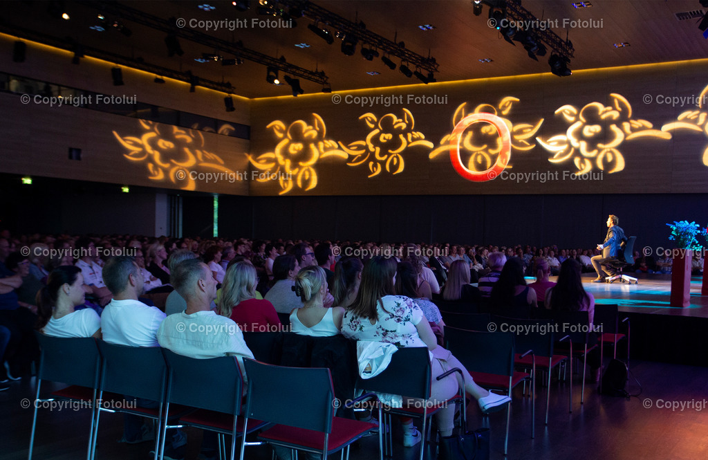 OBERBANK_21 | EIN DANK AN DIE PFLEGEKRAEFTE KABARETT MIT KLAUS ECKEL 02.06.2022 OBERBANK DONAU-FORUM LINZ IM BILD: KLAUS ECKEL. FOTO:FOTOLUI/OBERBANK