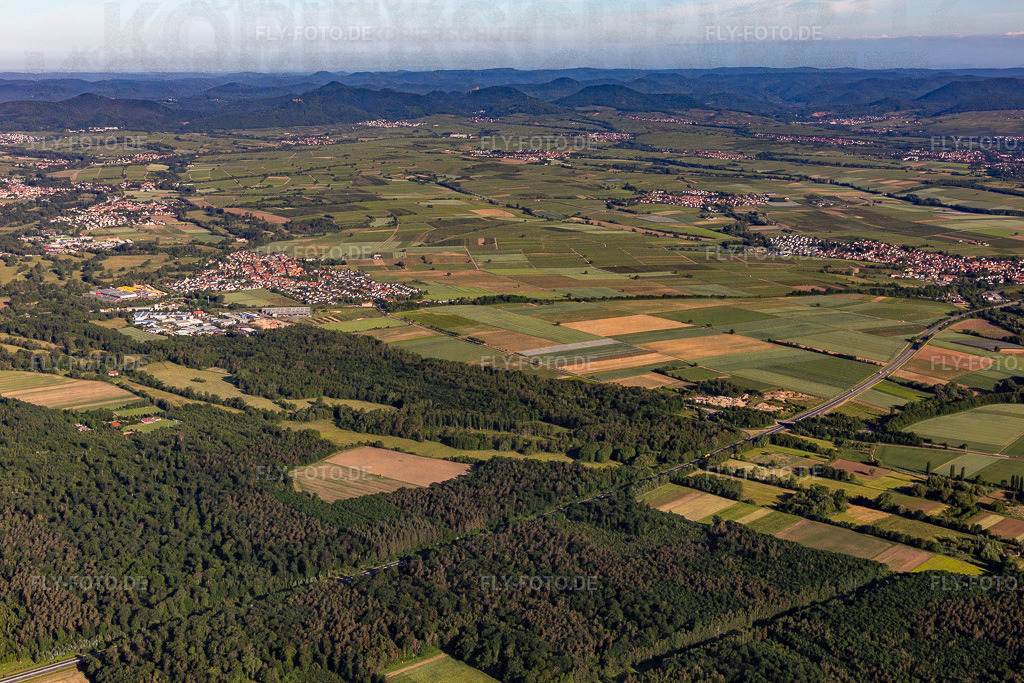 Südpfalz Panorama Klingbachtal www.rohrbach-pfalz.de | Luftbild: Südpfalz Panorama Klingbachtal www.rohrbach-pfalz.de in Rohrbach im Bundesland Rheinland-Pfalz in Deutschland. Foto: IMG_132221.jpg vom 28.05.2022 durch ©2025 Werner Riehm fly-foto.de/copyright - Realisiert mit Pictrs.com