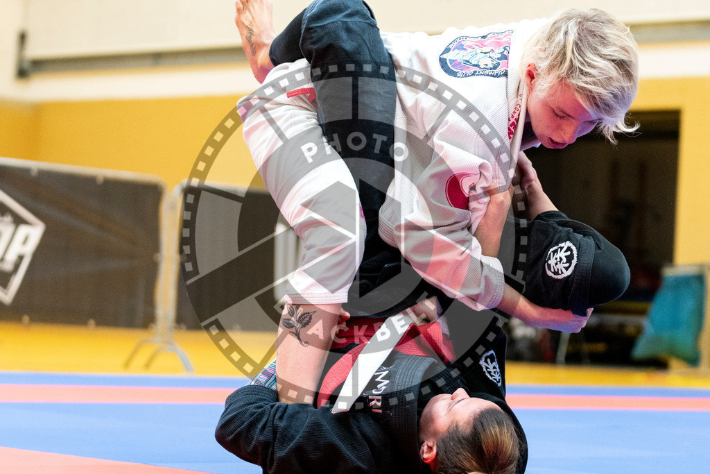 20231118PBB11483 | Fighters compete during the AJP Tour 600 Frankfurt Championship in Frankfurt/Main, Germany, on November 18, 2023.