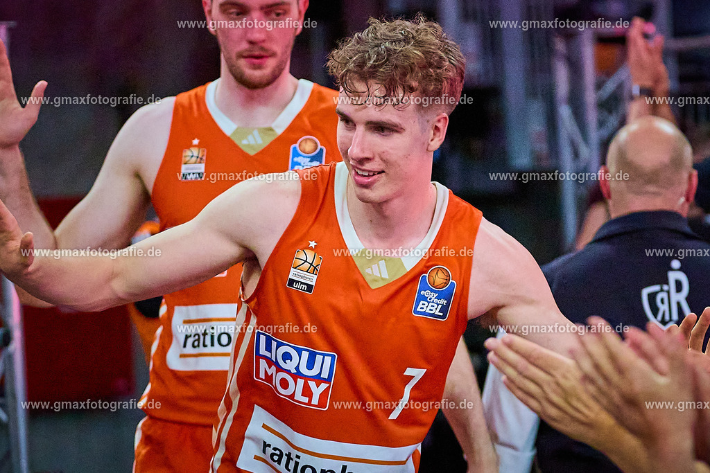 GER, ratiopharm ulm gegen FC Bayern, Basketball, 2. PlayOff, Finale, EasyCredit Bundesliga, Spielzeit 2024/2025, 18.06.2025 | Tobias Jensen (ratiopharm ulm, #07) zufrieden nach SpielendeGER, ratiopharm ulm gegen FC Bayern, Basketball, 2. PlayOff, Finale, EasyCredit Bundesliga, Spielzeit 2024/2025, 18.06.2025Foto: Eibner-Pressefoto/Gerald Oelze-de Stoppany
