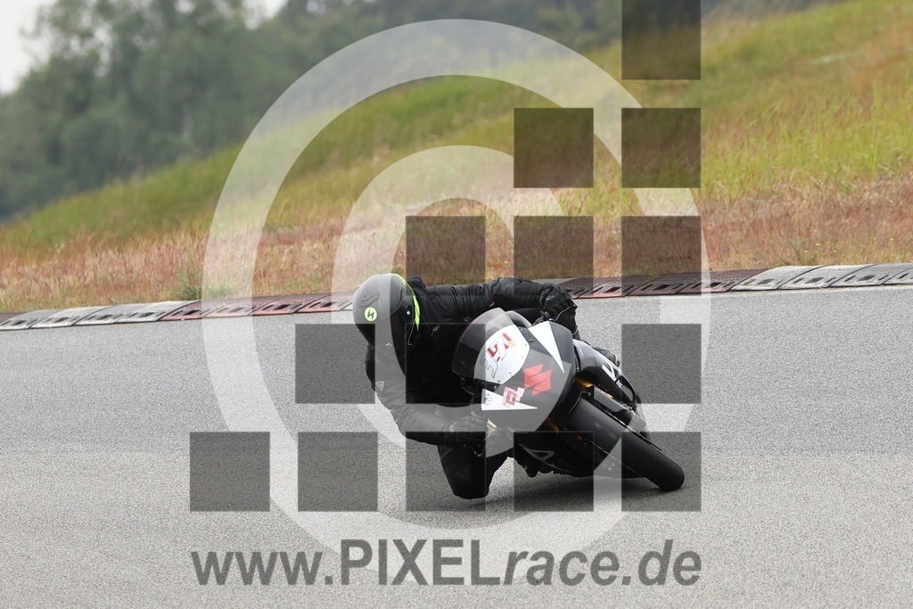 0037-20250530_12859 | Schöne Erinnerungen an spannende Momente - das festzuhalten ist unser Job. PIXELrace.de ist seit 2003 auf den Rennstrecken Europas unterwegs um die Action draußen beim Fahren und die wunderbare Stimmung imm Fahrerlager für euch einzufangen.