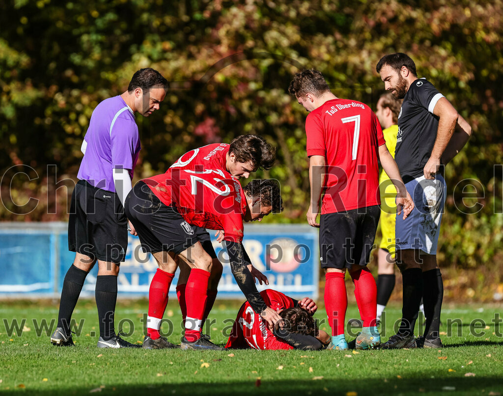 2023-11-05_089_FC_Herzogstadt_gegen_TuS_Oberding | Erding, Deutschland, 05.11.2023:
Fußball, Kreisklasse 2023 / 2024, 14. Spieltag, FC Herzogstadt gegen TuS Oberding, Endergebnis: 4:5

Schiedsrichter Martin Probst, Tim Götze (TuS Oberding, #29), Tobias Götze (TuS Oberding, #32), Quirin Sepp (TuS Oberding, #27), Sebastian Stemmer (TuS Oberding, #7), Christoph Greckl (FC Herzogstadt, #5)

Foto: Christian Riedel / fotografie-riedel.net