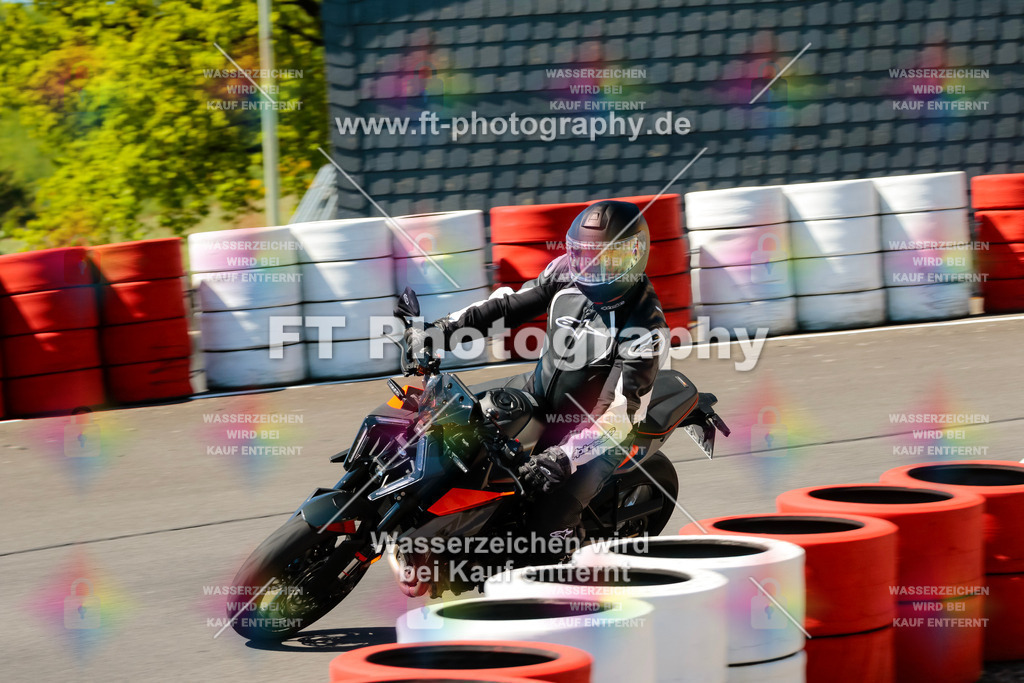 Moto-TeamOBK-21987 | Hier findet Ihr Bilder von Touristenfahrten auf der Nürburgring Nordschleife oder von anderen Veranstaltungen die ich besucht habe. Viel Spass beim Durch Schauen 