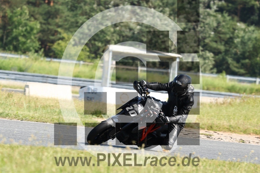 0020-20240605_37166 | Schöne Erinnerungen an spannende Momente - das festzuhalten ist unser Job. PIXELrace.de ist seit 2003 auf den Rennstrecken Europas unterwegs um die Action draußen beim Fahren und die wunderbare Stimmung imm Fahrerlager für euch einzufangen.