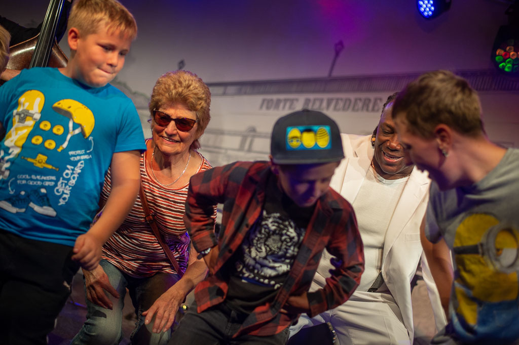 Summ Summ Salsa | Kinderkonzert Summ Summ Salsa mit Klazz Brothers & Cuba Percussion im Forte Belvedere Leisnig zum Festival Hallo Leisnig 2022. - Realisiert mit Pictrs.com