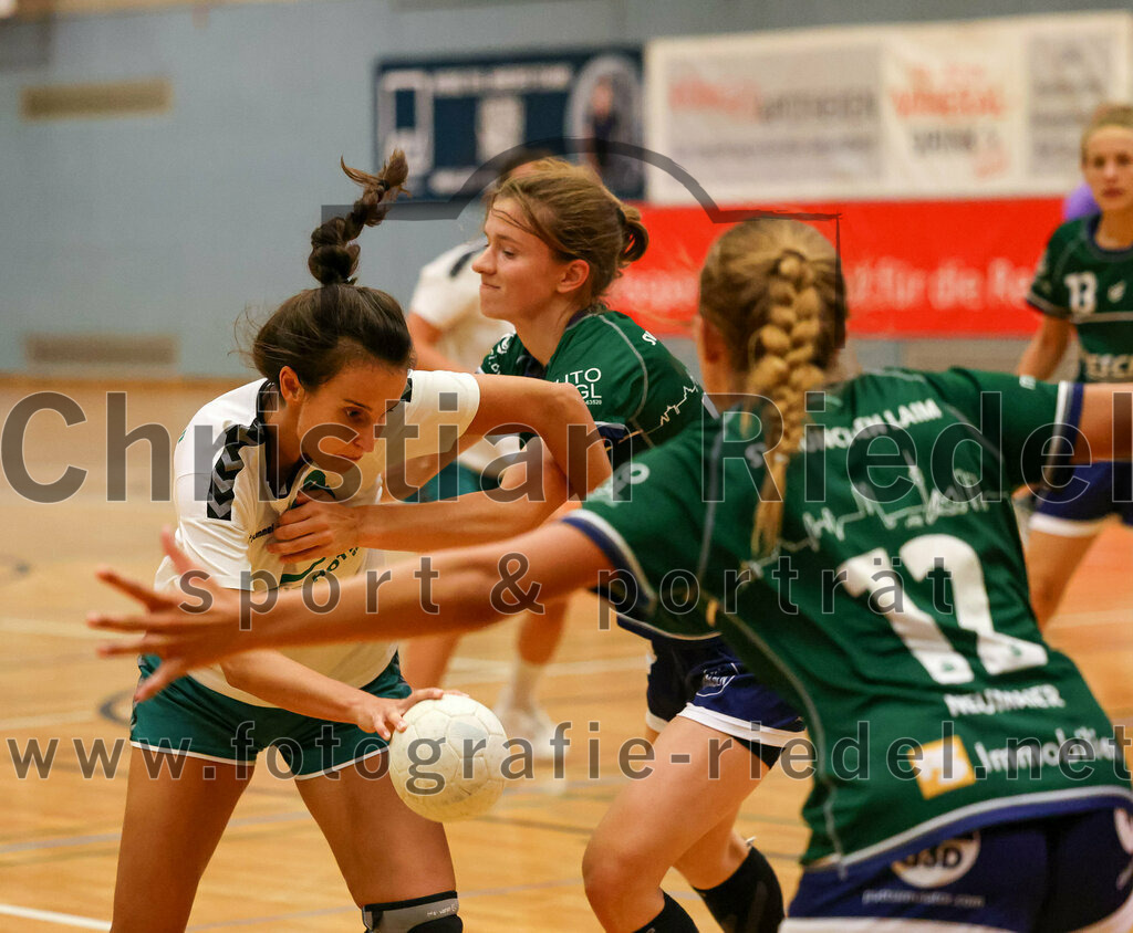 2023-09-16_058_TSV_Vaterstetten_gegen_SV_Muenchen_Laim | Baldham, Deutschland, 16.09.2023:
Handball, Bayernliga Frauen Staffel Süd 2023 / 2024, 1. Spieltag, TSV Vaterstetten gegen SV München Laim, Endergebnis: 23:34

Katrin Eisch (TSV Vaterstetten, #33)

Foto: Christian Riedel / fotografie-riedel.net