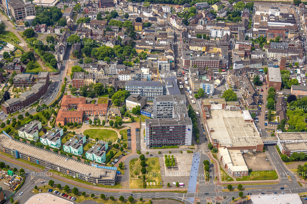 Oberhausen250516150 | Luftbild, Bahnhofstraße und Technisches Rathaus, Reinhold-Krohn-Park und Seniorenzentrum Gute Hoffnung, Sterkrade Mitte, Oberhausen, Ruhrgebiet, Nordrhein-Westfalen, Deutschland