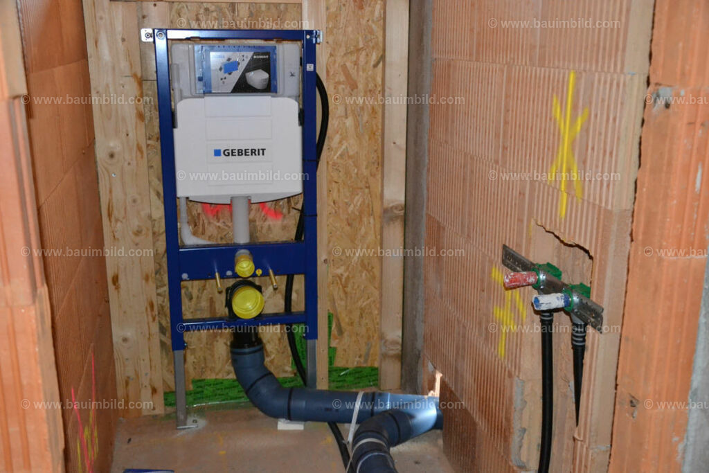 bib-lg15-sanitaer-0028 | Nach LV-Leistungsgruppen sortierte Detailfotos über den Bau eines Hauses. Alle Hausbau-Bilder direkt vom Urheber und Autor der Website Haus-Selber-Bauen.com