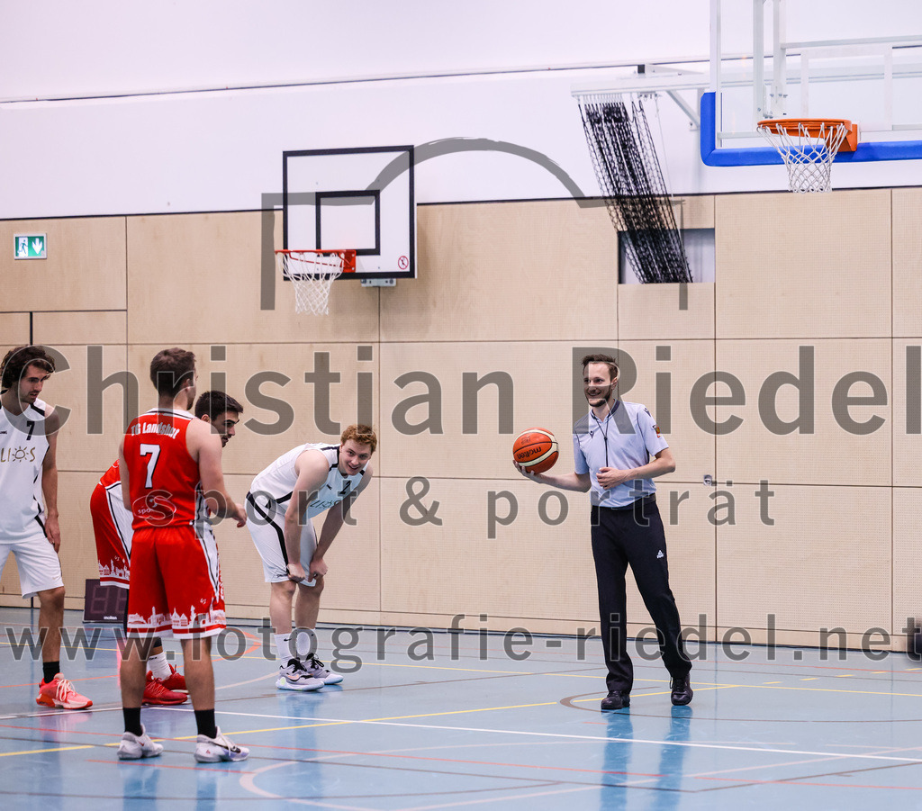 2022-12-03_083_TSV_Vaterstetten_gegen_TG_Landshut | Vaterstetten, Deutschland, 03.12.2022:
Basketball, Bayernliga Herren Südost 2022 / 2023, 7. Spieltag, TSV Vaterstetten gegen TG Landshut, Endergebnis: 71:78

Stefan Englberger (TG Landshut, #7), Alain Gales (TSV Vaterstetten, #12)

Foto: Christian Riedel / fotografie-riedel.net