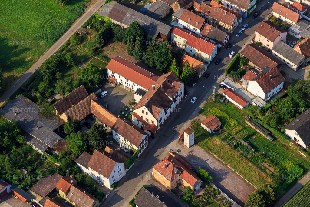 Luftbild: Pfälzer Hof in der Saarstr in Kandel im Bundesland Rheinland-Pfalz in Deutschland. Foto: IMG_108989.jpg vom 15.07.2018 durch Werner Riehm/FLY-FOTO.de