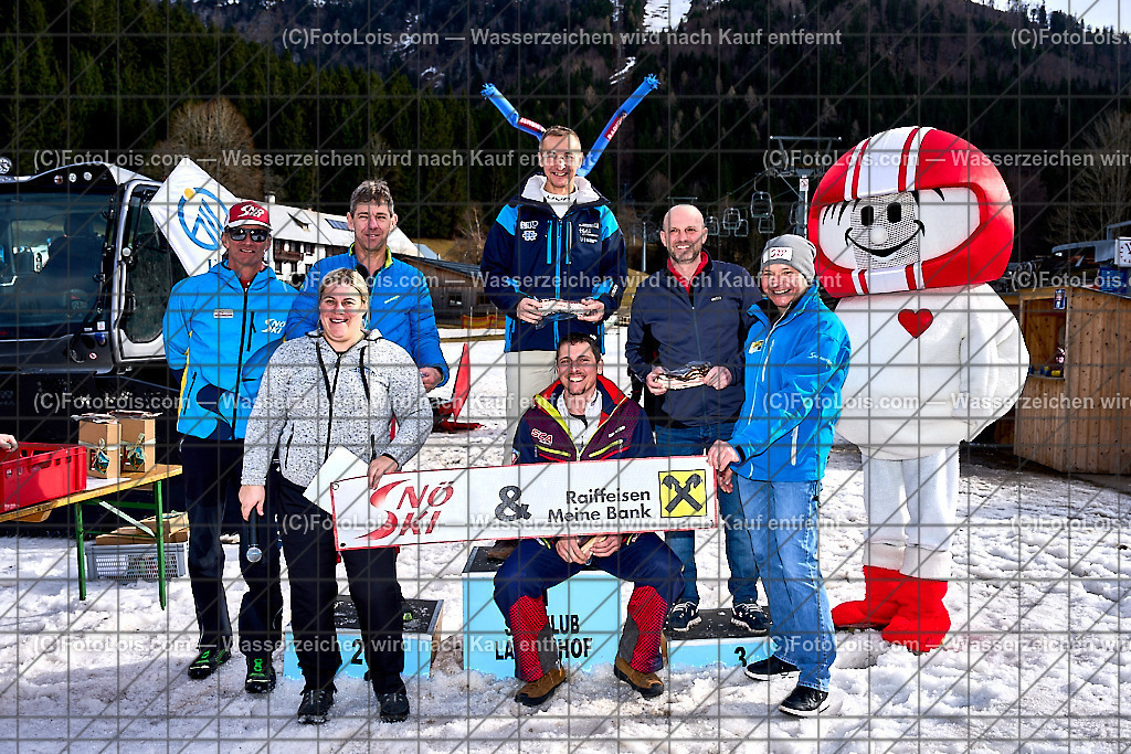 ALP7918_NOe-MASTERS-Cup-RTL_Distelpiste_Siegerehrung mit Helmi | (C)FotoLois.com, Alois Spandl. NÖ MASTERS-Cup Riesentorlauf auf der Distelpiste in Lackenhof, Sa 10. Februar 2024.