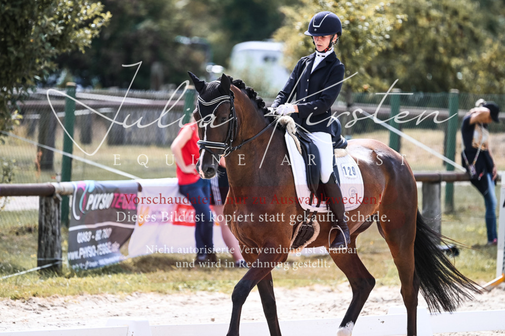 DSC_5216 | Pferde- und Turnierfotografie in Westsachsen. Pferdeportraits, Auftragszeichnungen und intuitive Kunst.