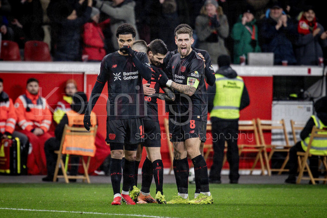 Bayer 04 Leverkusen vs. FC St. Pauli, 03.02.2026 | LEVERKUSEN, GERMANY - FEBRUARY 3:  Martin Terrier (Bayer 04 Leverkusen, 11) celebrates scoring his team's first goal with teammates during the DFB Cup quarter-final match Bayer 04 Leverkusen vs. FC St. Pauli at BayArena on February 3, 2026 in Leverkusen, Germany. (Photo by Axel Kohring/Beautiful Sports Int.)DFL REGULATIONS PROHIBIT ANY USE OF PHOTOGRAPHS AS IMAGE SEQUENCES AND/OR QUASI-VIDEO.