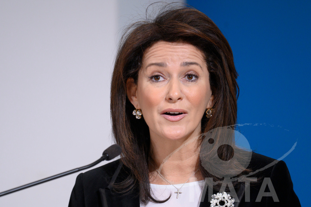 _DWI7897 | Bayerns Landwirtschaftsministerin Michaela Kaniber (CSU)  Pressekonferenz im Lokschuppen. Rosenheim, 02.12.2025 Bayern Deutschland - Realisiert mit Pictrs.com