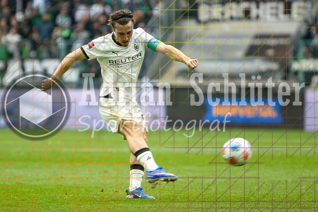 04.04.2026, GER, Fussball, Herren, 1. BL, Saison 2025/2026, Borussia Mönchengladbach - 1. FC Heidenheim | Rocco Reitz (Borussia Mönchengladbach) in Aktion am Ball, Einzelaktion 