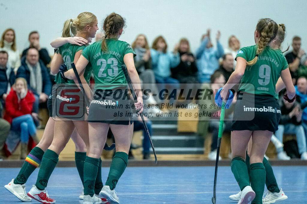HK_20240113_107894 | 1. Bundesliga Damen Düsseldorfer HC - Club Raffelberg am 13.1.2024 DHC Halle, Düsseldorf , Mira Lina Hildebrandt ( Club Raffelberg #18 ) , Giulia Funkel ( Club Raffelberg #23 ) , Sarah Gehring ( Club Raffelberg #9 )