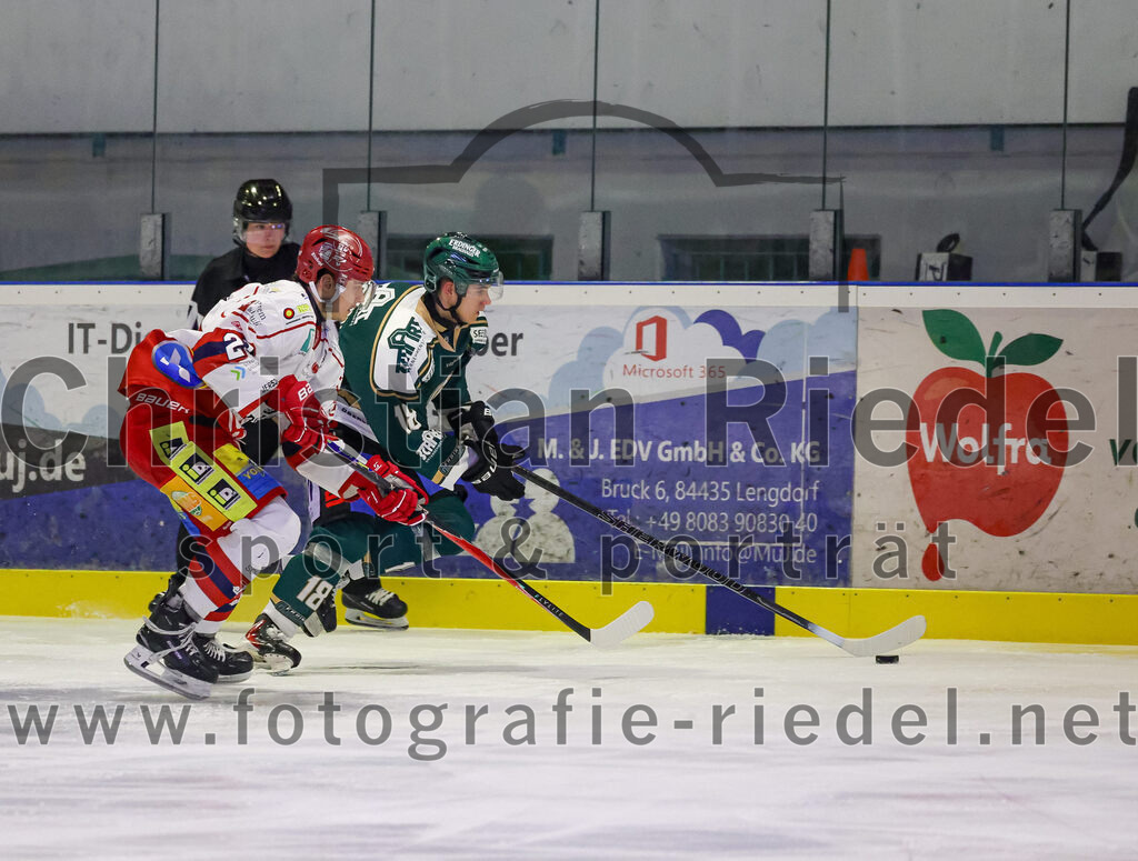 2026-02-20_125_TSV_Erding_gegen_Deggendorfer_SC | Erding, Deutschland, 20.02.2026:Eishockey, Oberliga Süd 2025 / 2026, 49. Spieltag, TSV Erding gegen Deggendorfer SC, Endergebnis: 4:1Luis Scheibengraber (Erding Gladiators, #18)Foto: Christian Riedel / fotografie-riedel.net