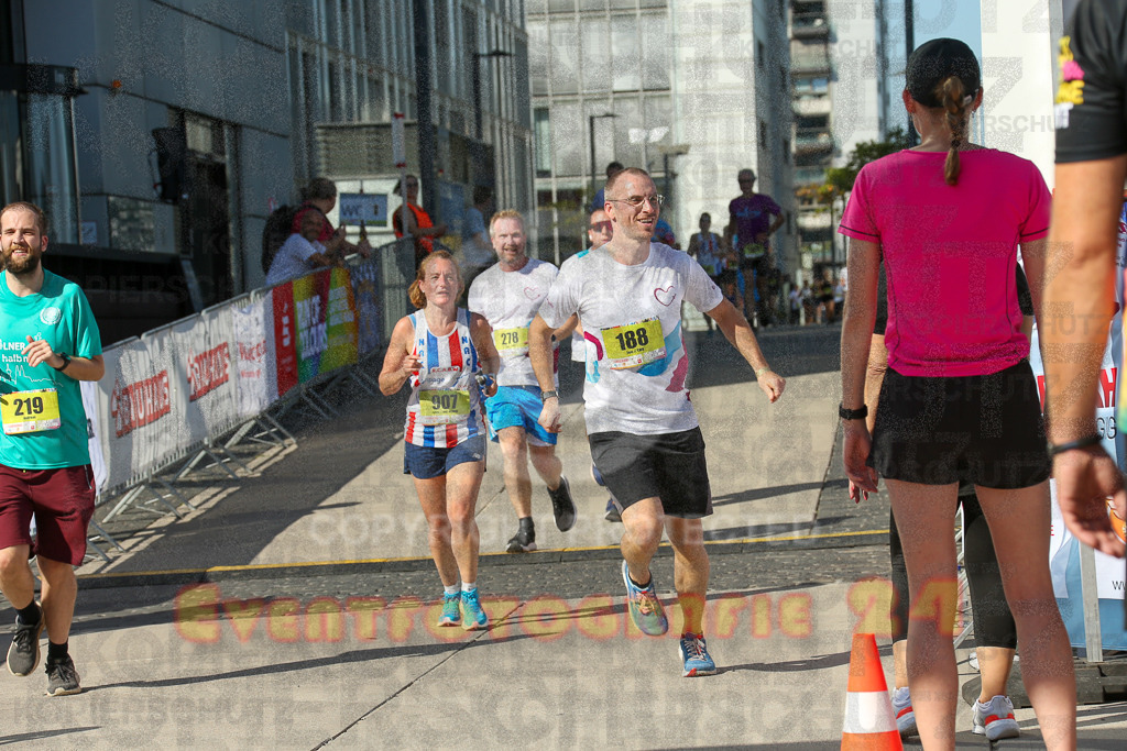 240921_1457_EX1_4107 | Sportfotografie im Rhein-Sieg Kreis, Köln, Bonn, NRW, Rheinland Pfalz, Hessen, etc. Unser Tätigkeitsfeld umfasst den Laufsport vom Volkslauf über den Marathon, Duathlon, Triathon bis zum Ultralauf wie Kölnpfad Ultra oder Schindertrail.